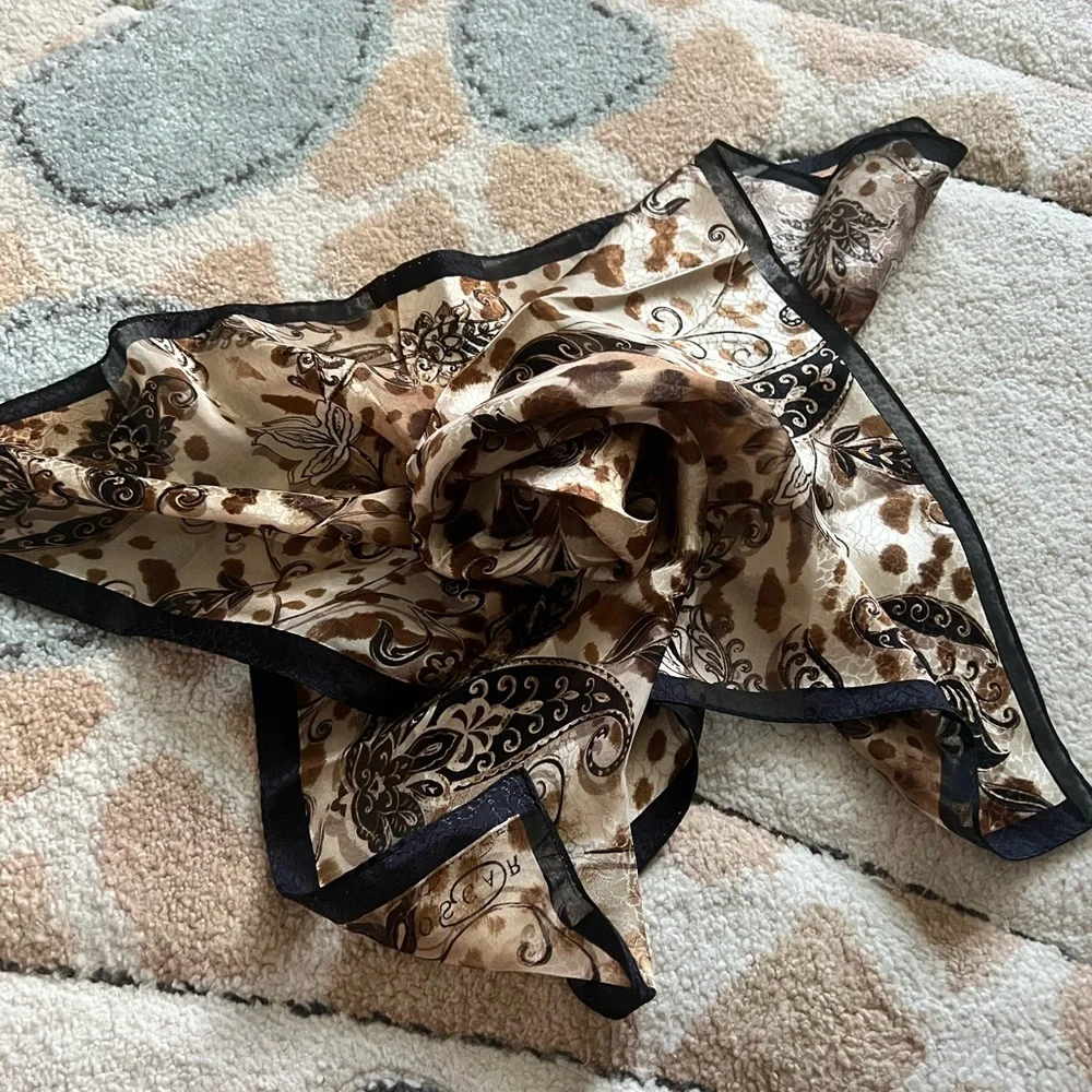 Oscar de la renta small 20.5 by 20.5 inches scarf